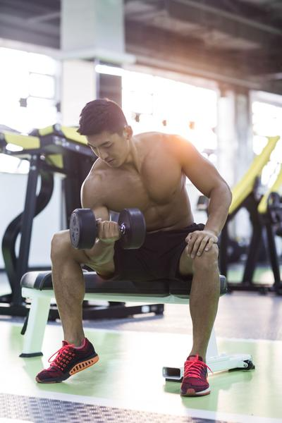 The Dumbbell Concentration Curls